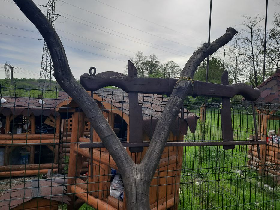 Protap din lemn carute juguri din lemn vechi rustice