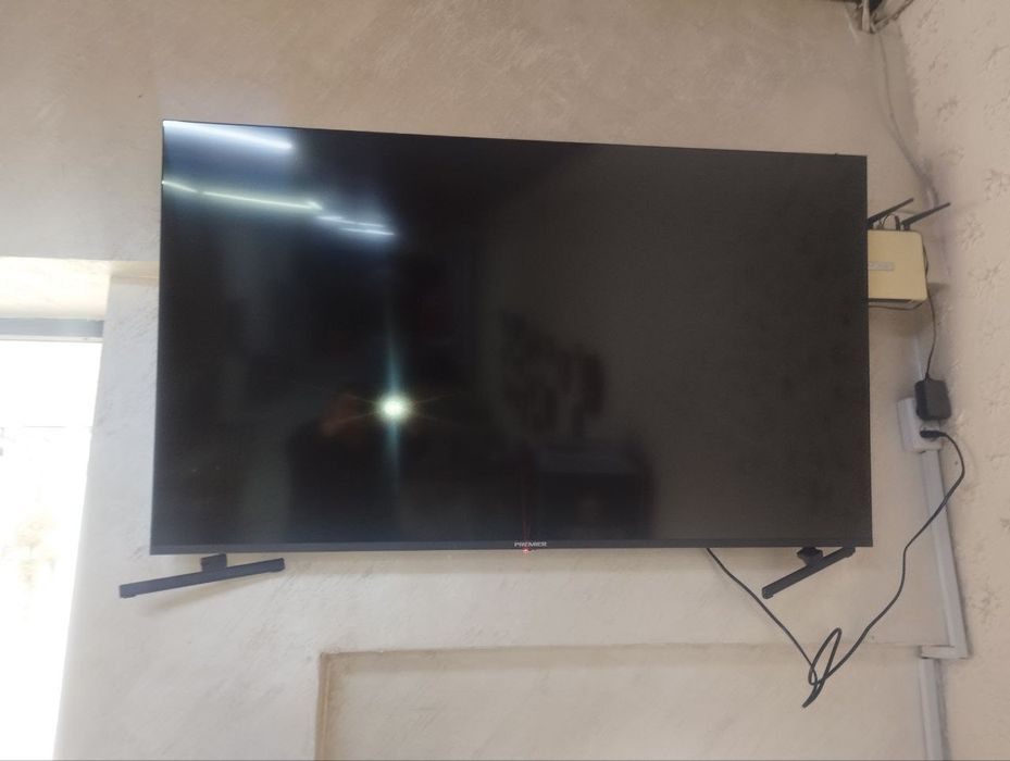 Televizor Smart 55 talik .