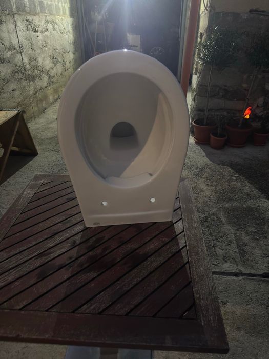 GROHE тоалетна чиния чисто нова с лек фабричен дефект на ъгълчето