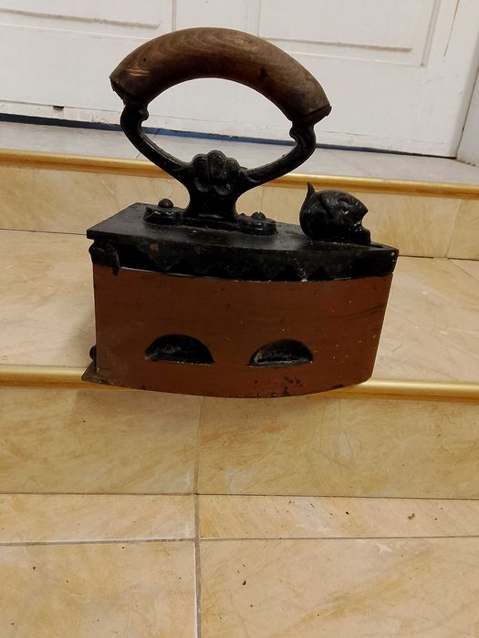 Антична ютия на въглища