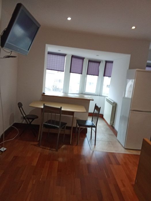 Închiriez garsonieră