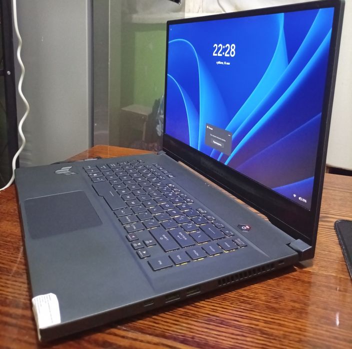 Republic of gamers IP ekranli notebook srochna sotiladi