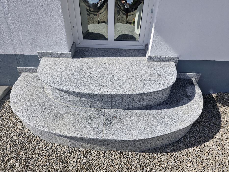 Scări/pervaze/blaturi/glafuri din Granit si Marmură