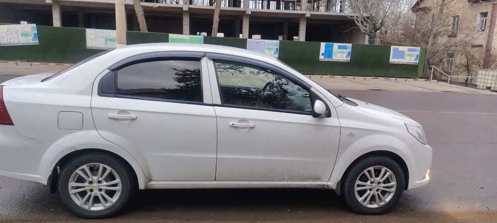 Neksiya 3 2chi pozitsiya srochna sotiladi