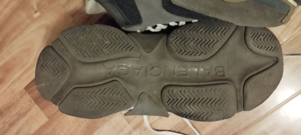 Кроссовки Balenciaga Triple S размер 37,5 - 38 (24,5 см).Смотрите фото