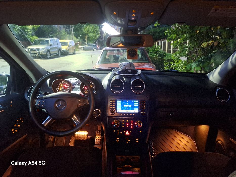 Vând Mercedes ML 320 4MATIC