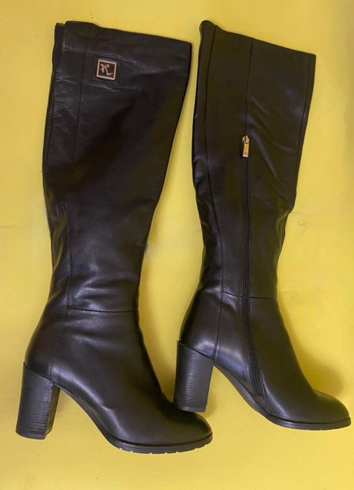 Продам женские сапоги