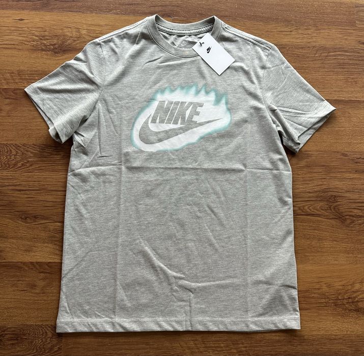 Мъжка,памучна сива тениска Nike HELL с щампа на гърба