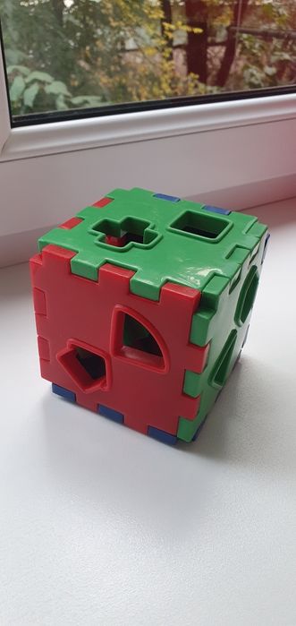 Развивающая игрушка. Кубик.
