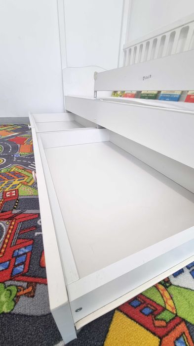 Pat copii stil Montessori din lemn cu sertare + saltele