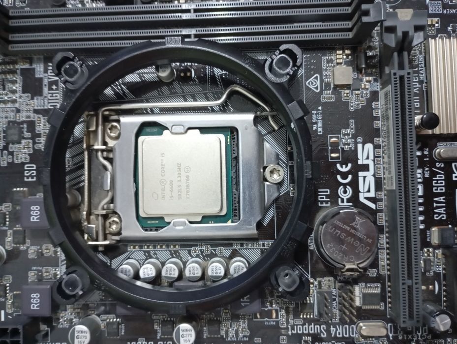 Продам материнскую плату Asus.