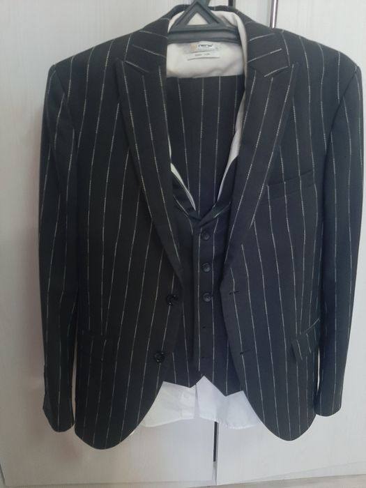 Продам Костюм 3 ка