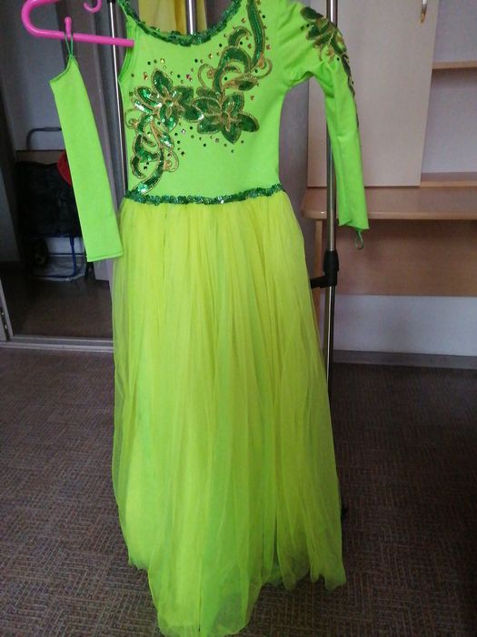 Бальное платье на девочку 7-9 лет