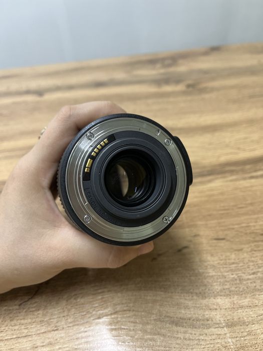 Объектив Canon Efs18-135mm