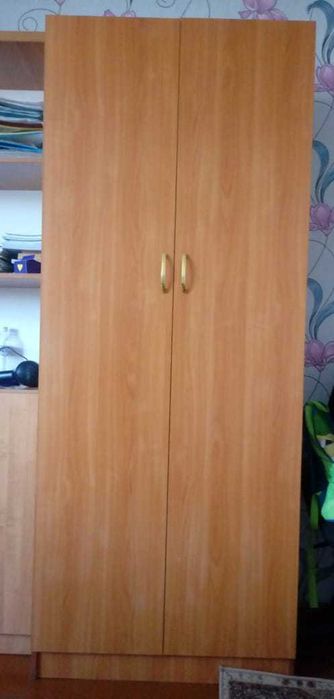 Продам деревянный двухдверный шифоньер
