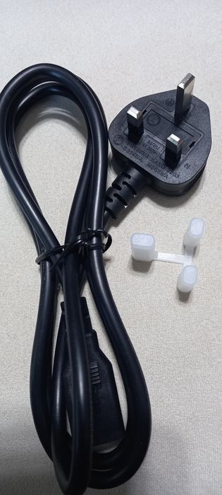 Крака за монтаж на телевизора  и захранващ кабел