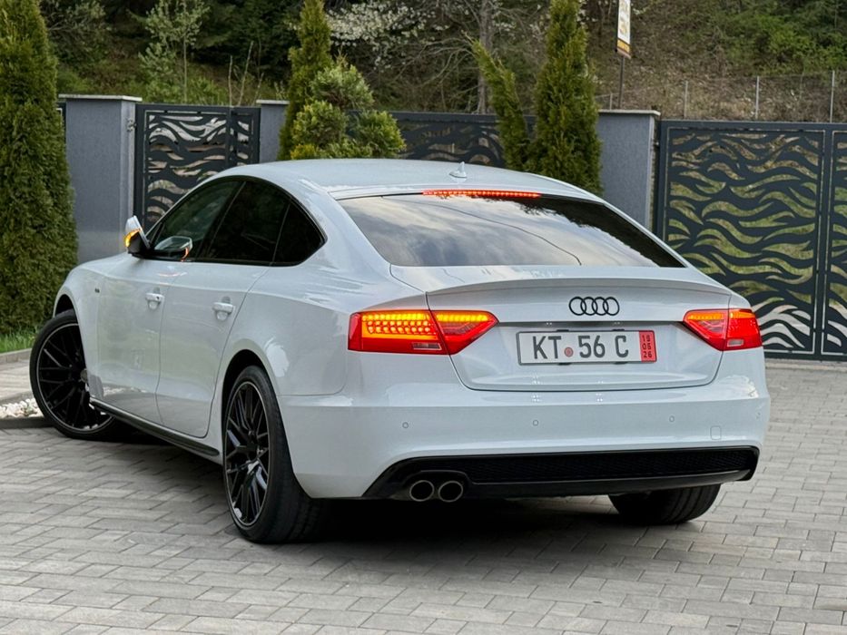Audi A5 Competition / Distronic / Navigatie / Lane Assist / Senzori Parcar / 190 CP