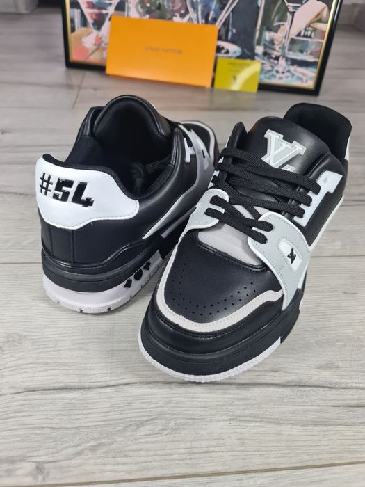 Sneakers-Loius-Vuitton-Transport-Gratuit-Breloc-LV+Parfum-Cadou-Noi