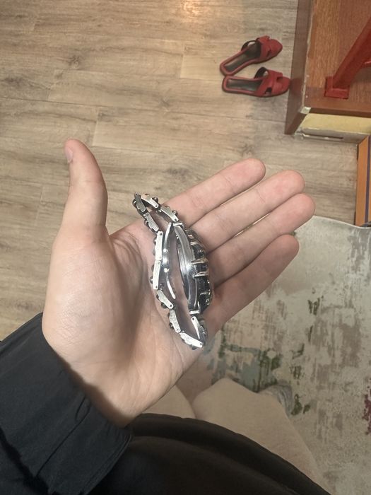 Продам черные часы Alabaster