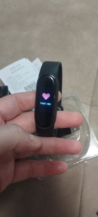 Смарт гривна часовник