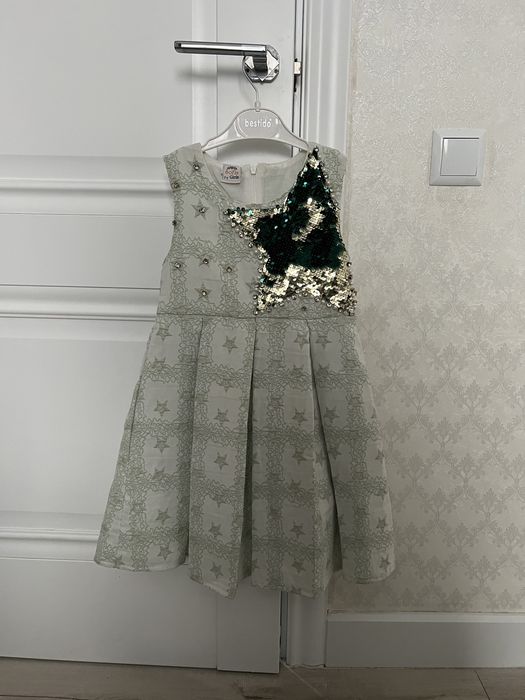 Платье на девочку 6-7 лет- 5.000