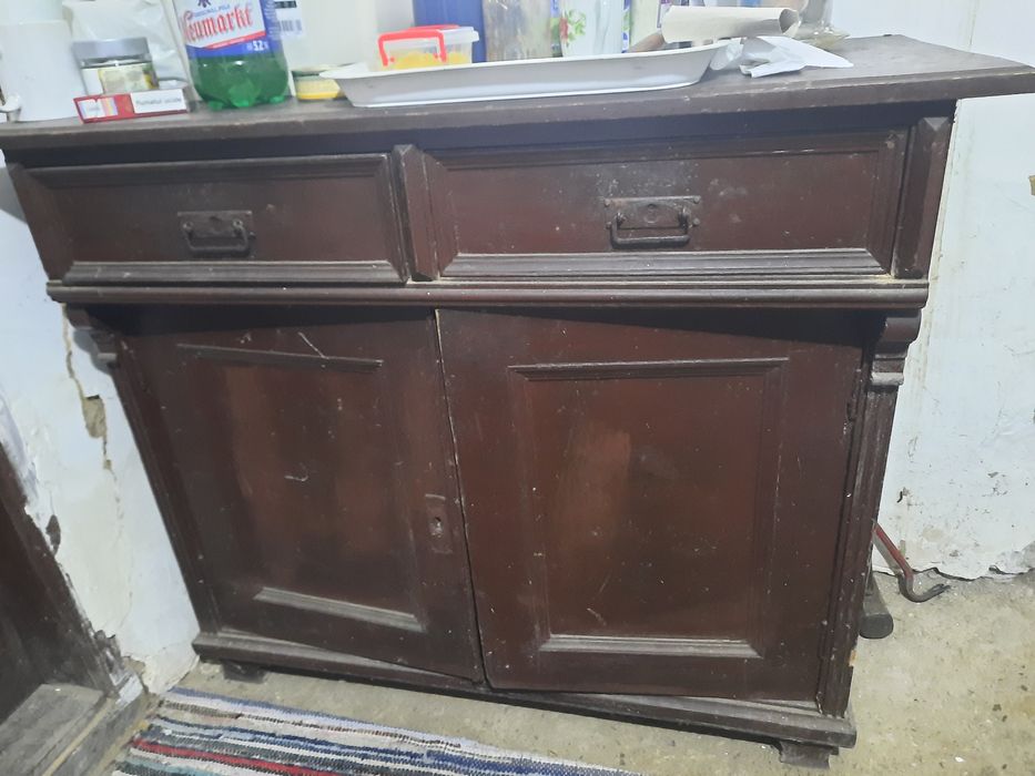 scaune , bufet si mese din lemn masiv