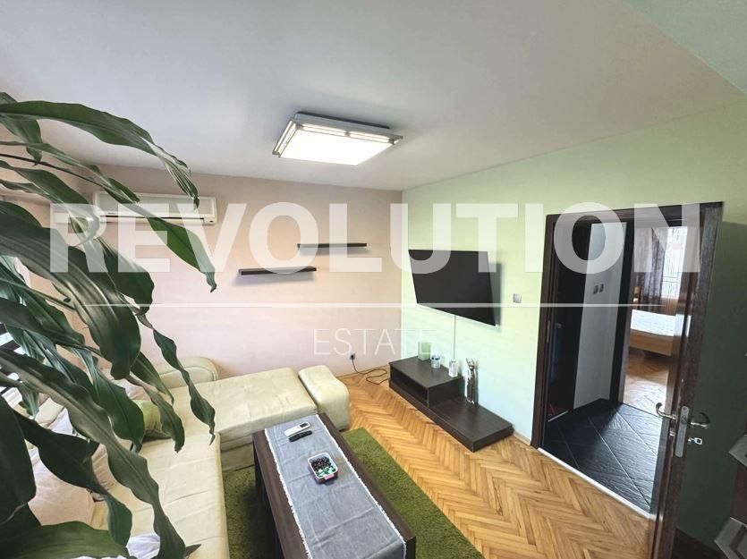 Дава се под наем Тристаен апартамент в Варна, Цветен квартал - 86 кв.м за 797.64 € - Снимка #1