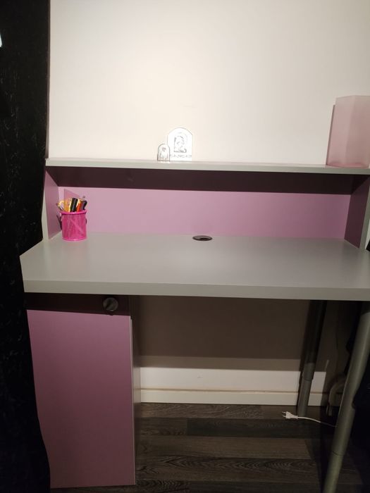 birou fete bine intretinut