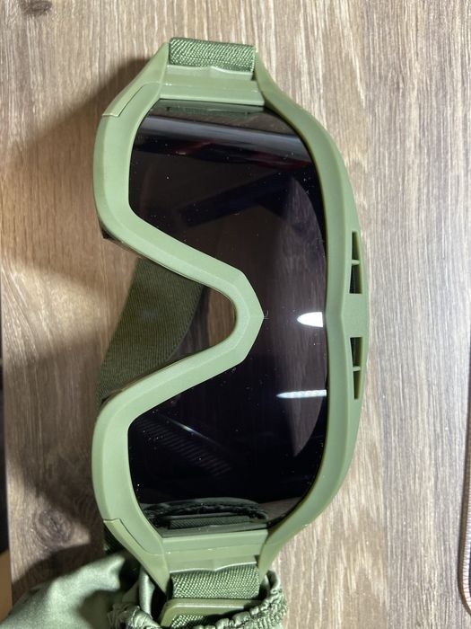 Защитни очила.