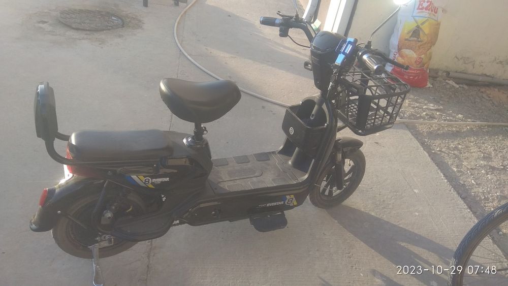 скутер сотилади  почти  янги