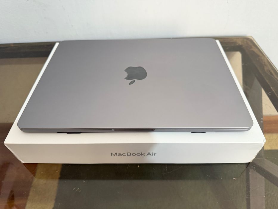 Срочно MacBook m2 256g 8g