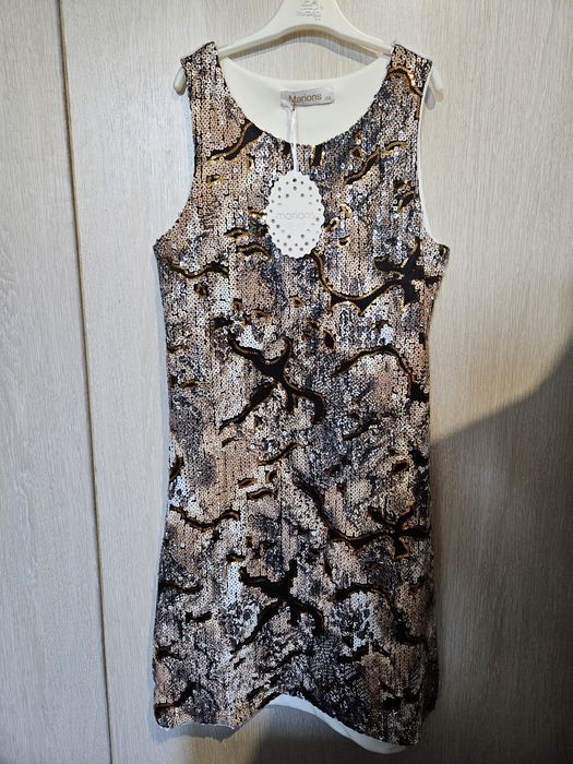 Продам платье для девочки новое