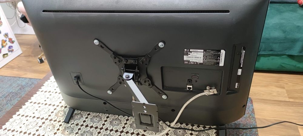 Tv LG smart Led Ful HD 80 CM + SUPORT DE PERETE