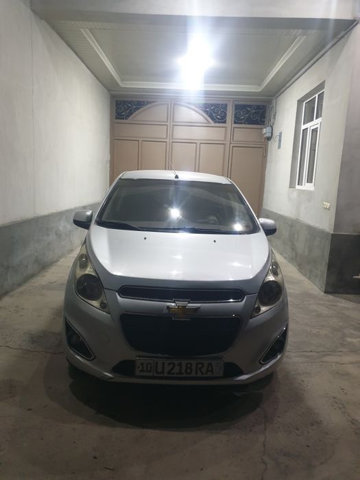 Yaxwi nyata olingan spark yaxwi nyata sotlmoxci