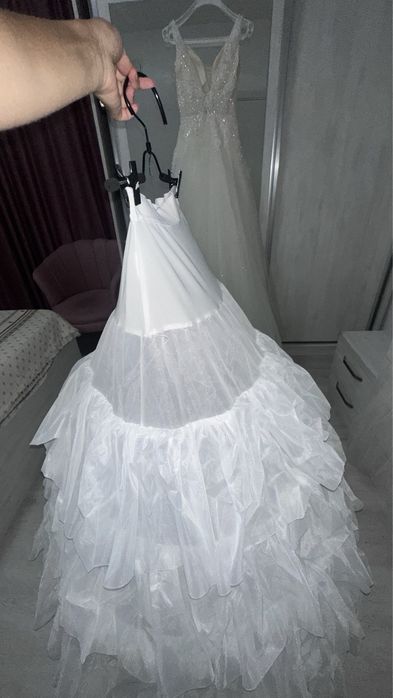 Булчинска рокля от коприна - стилна и много удобна