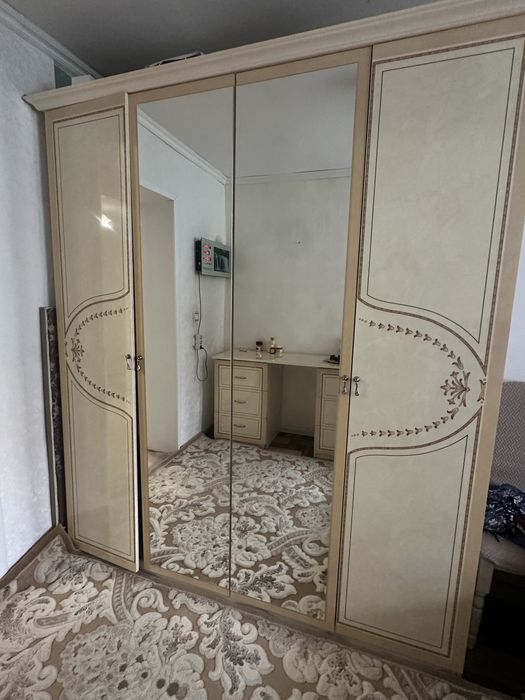Продается шкаф платяной