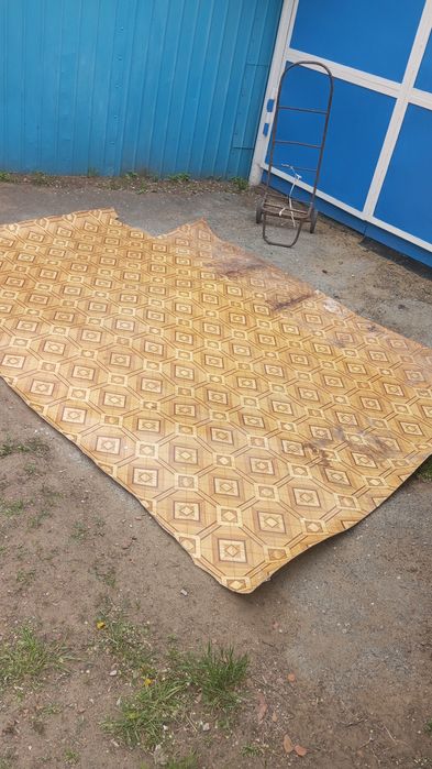 Продам линолеум. Цена за всё