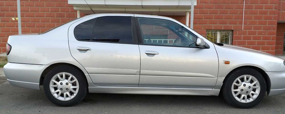 Машина Nissan Primera