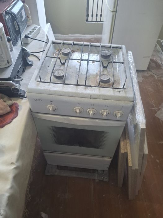Продам газ плиту