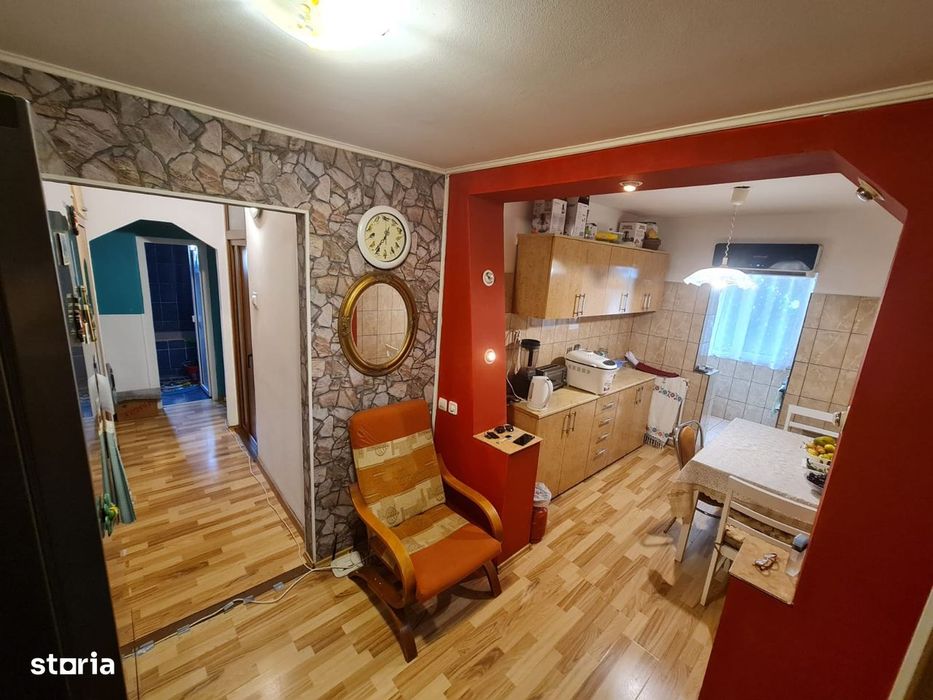 Apartament 3 camere, decomandat, etaj 1, Târgu Jiu