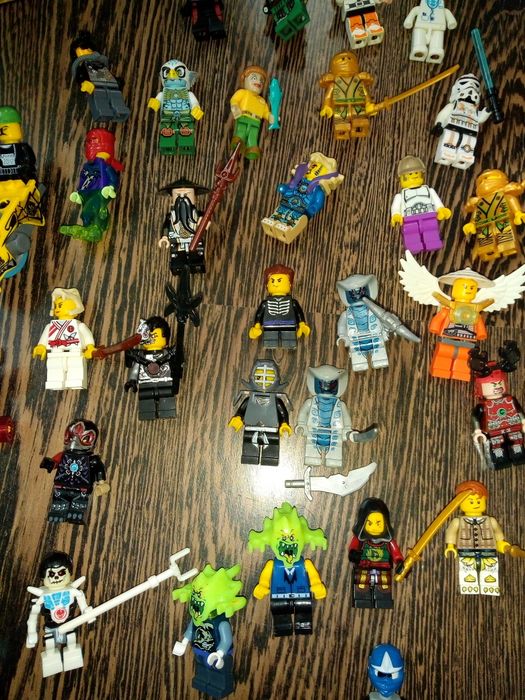 Метални колички,спинери,динозаври-конструктори, фигурки нинджаго