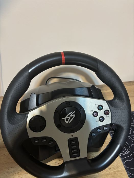 Игровой руль с педалями