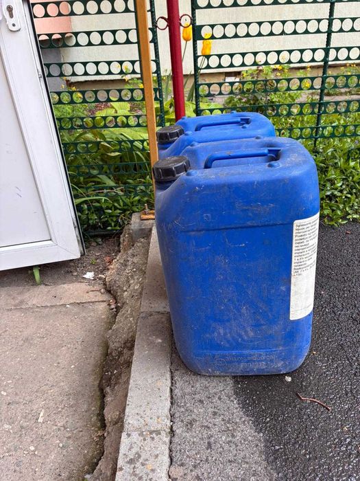 2 bidoane benzina sau pentru alte lichide