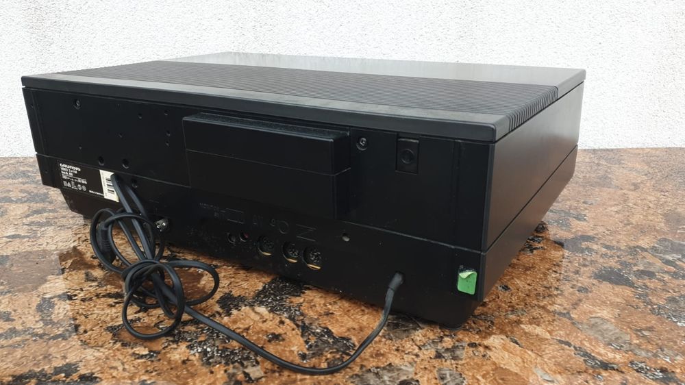 Vând video 2x4M( 2000) marca Grunding model 850 -made in Germany