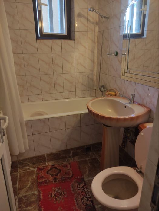 Închiriez apartament Piața Centrală