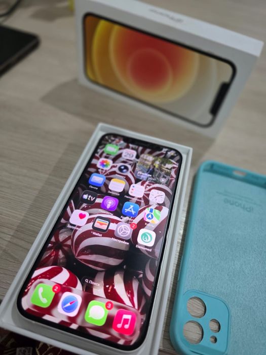 Продам Iphone 12  128гб