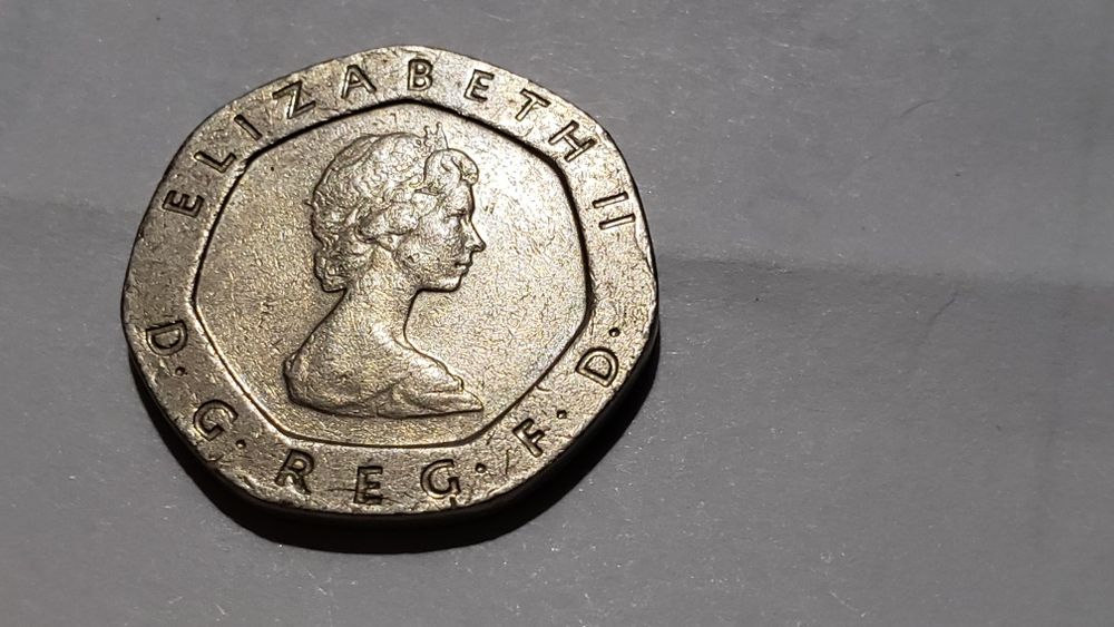 Продам монеты разные