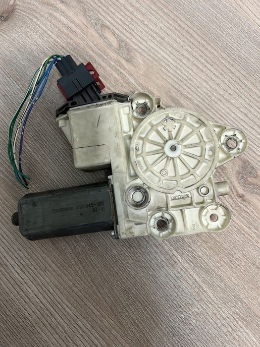 Motoras macara geam stanga fata Toyota Avensis (2003-2008)