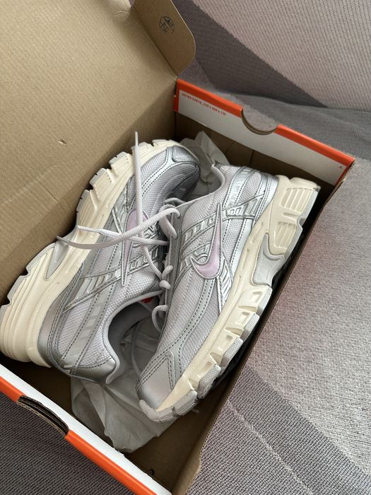 Женские кроссовки Nike