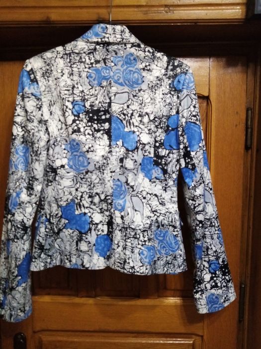 Sacou damă, mărimea S, cu model floral.
